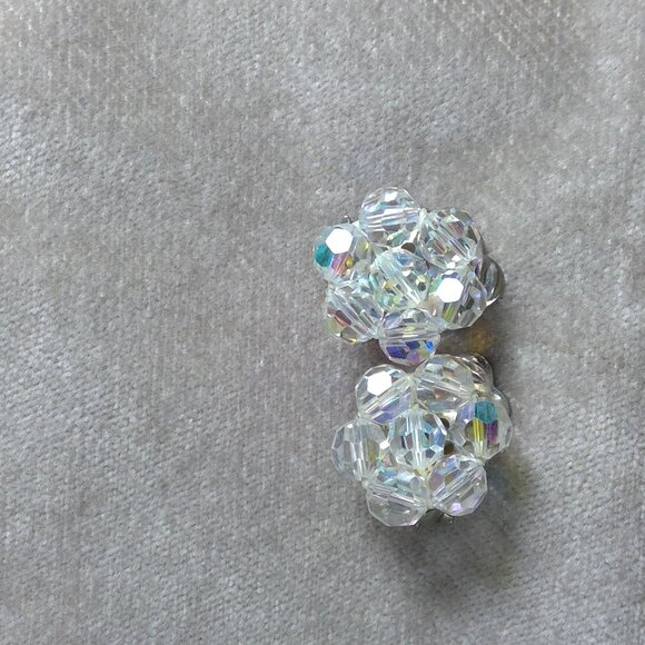 1950s 60s Aroura Borealis Beaded Clip on Earrings iridescent - Picture 1 of 4